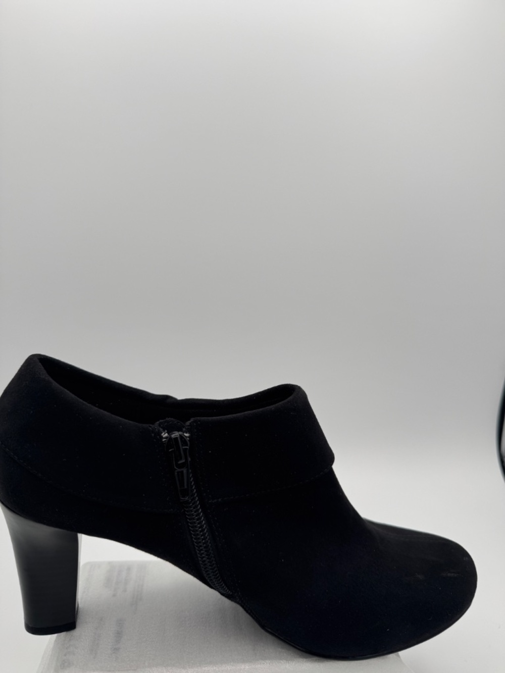 Coach And Four Black Cuffed Booties Size 8 Faux Suede Side Zipper Shoes Heels - Picture 4 of 11